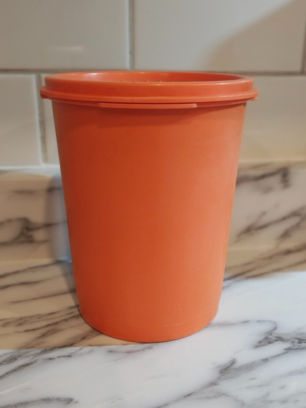 Vintage Tupperware Canister 811-4 with Lid – Orange Retro Kitchen Storage - Picture 3 of 9